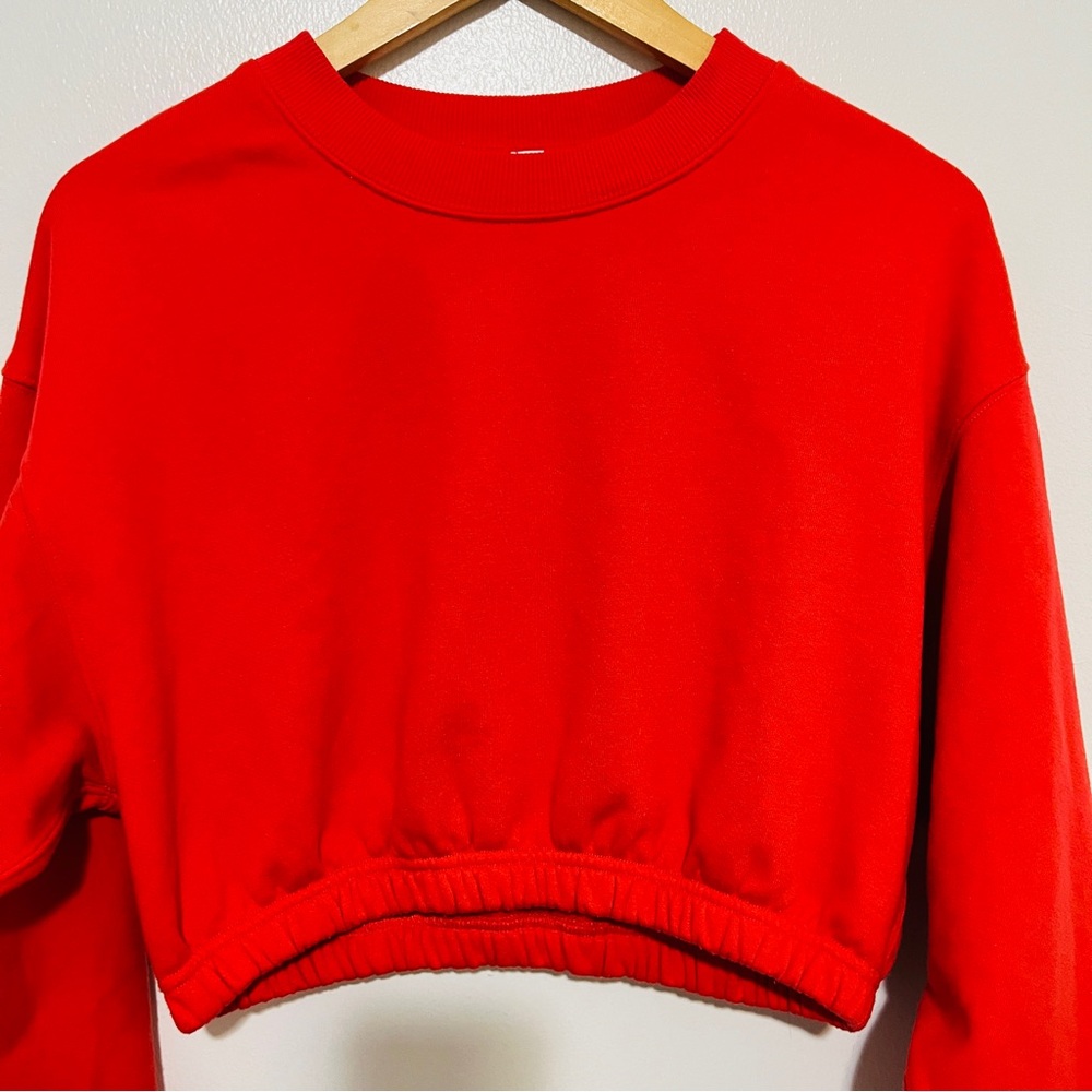 Alo yoga Women’s sweatshirt Size S cropped pullover fleece RED logo